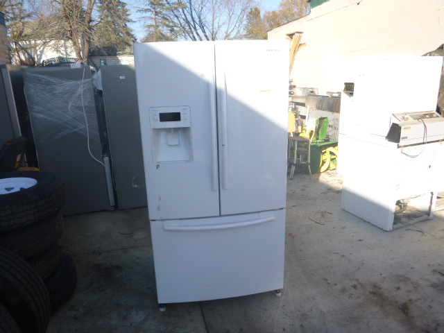 White Samsung RefrigeratorFreezer