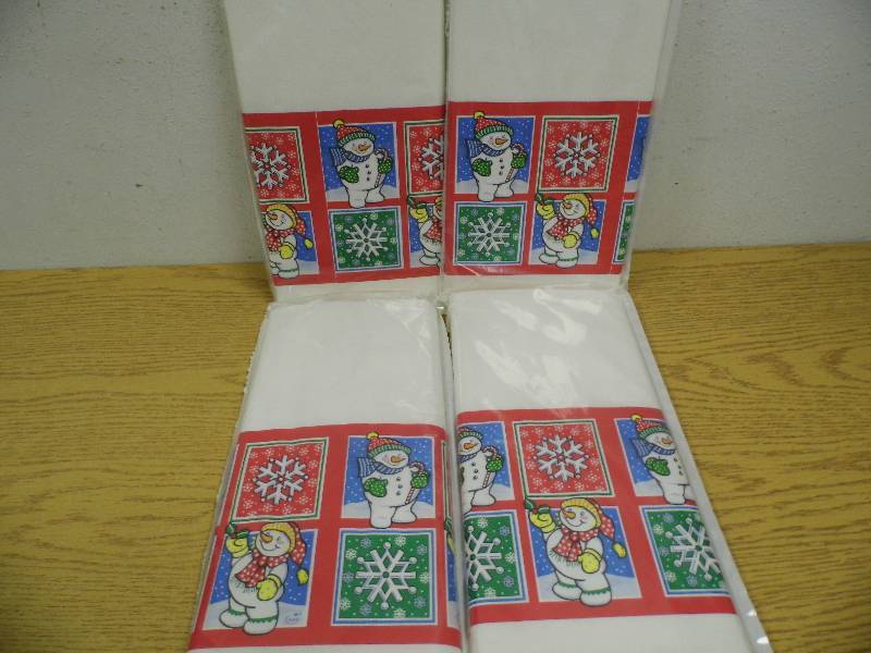 4 Snowmen Paper Table Cloths