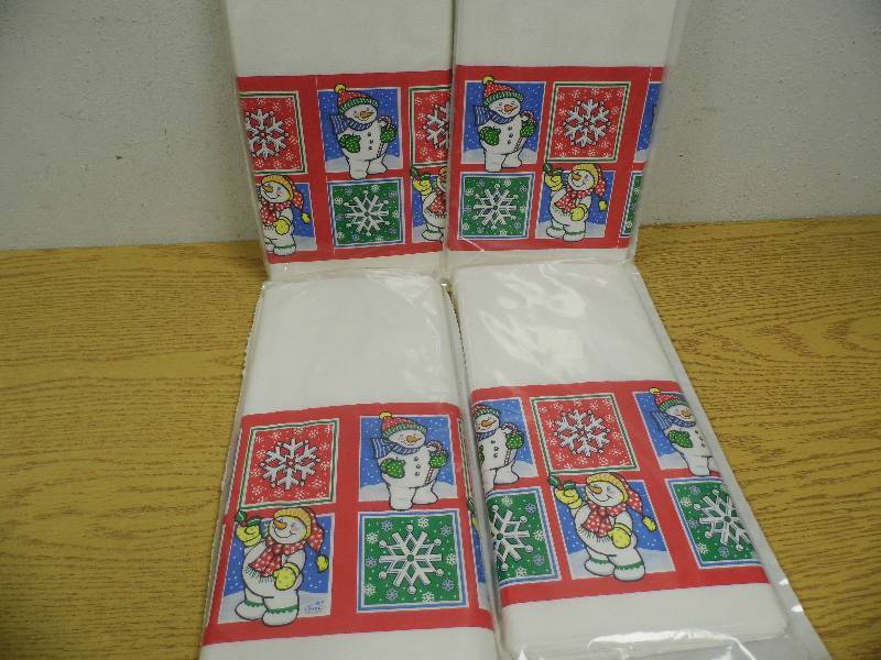 4 Snowmen Paper Table Cloths