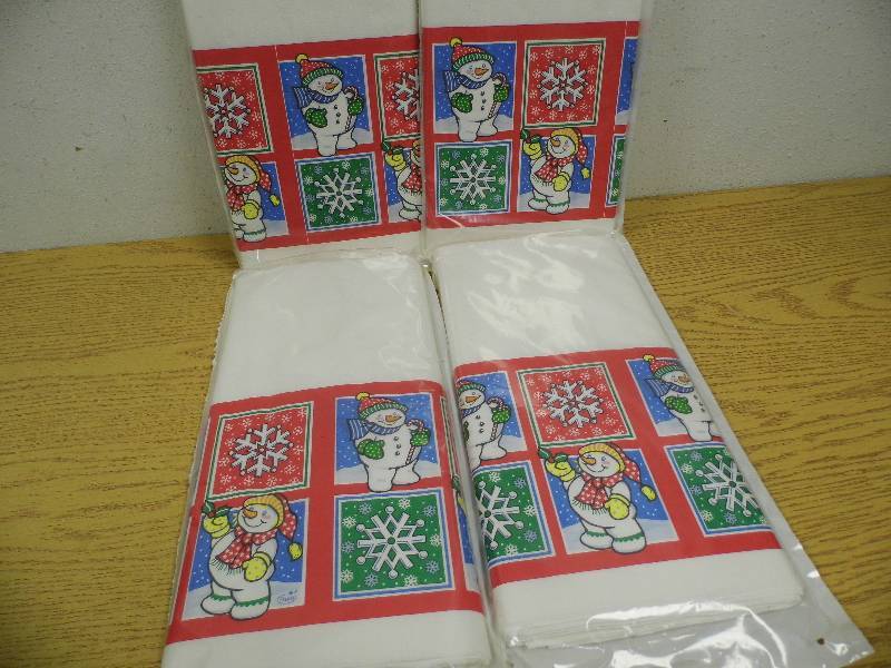 4 Snowmen Paper Table Cloths