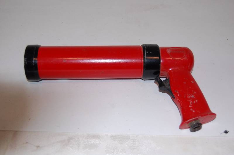 Pneumatic Caulking Gun