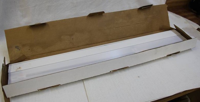 33 Under Cabinet Fluorescent Light Fixture