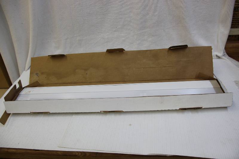33 Under Cabinet Fluorescent Light Fixture