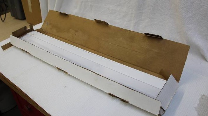 33 Under Cabinet Fluorescent Light Fixture