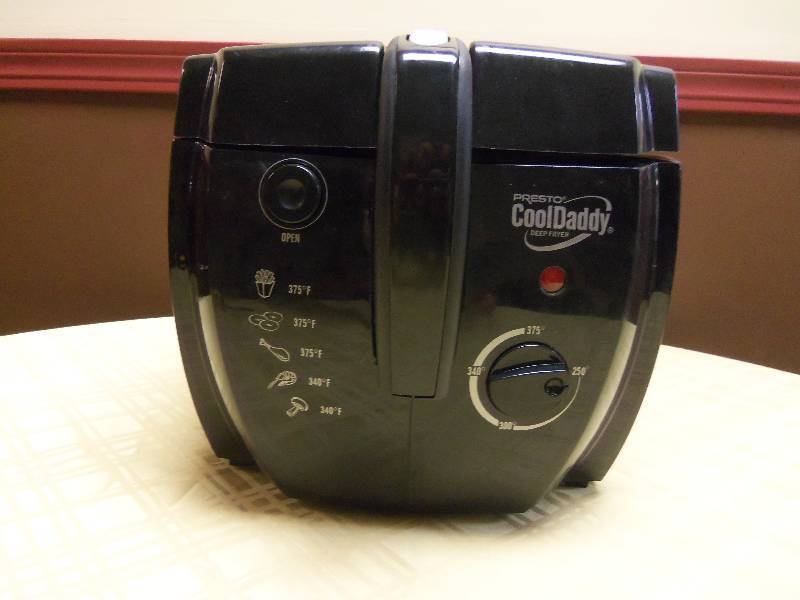 lot 57 image: Presto Cool Daddy Deep Fryer