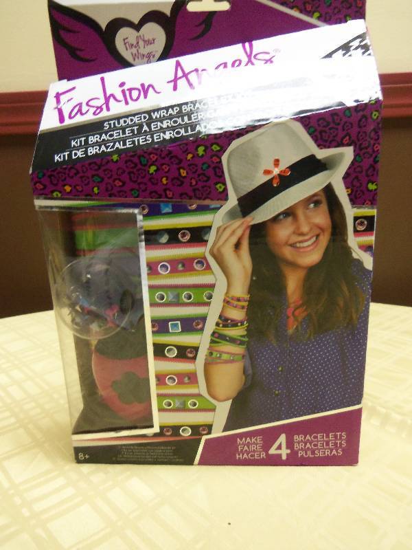lot 66 image: Fashion Angels Bracelet Kit