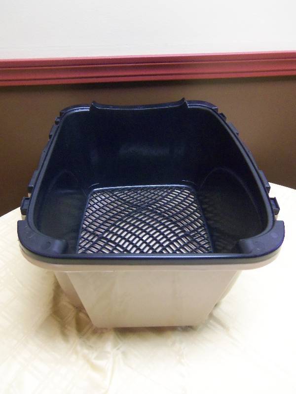 lot 85 image: Sifting Litter Box