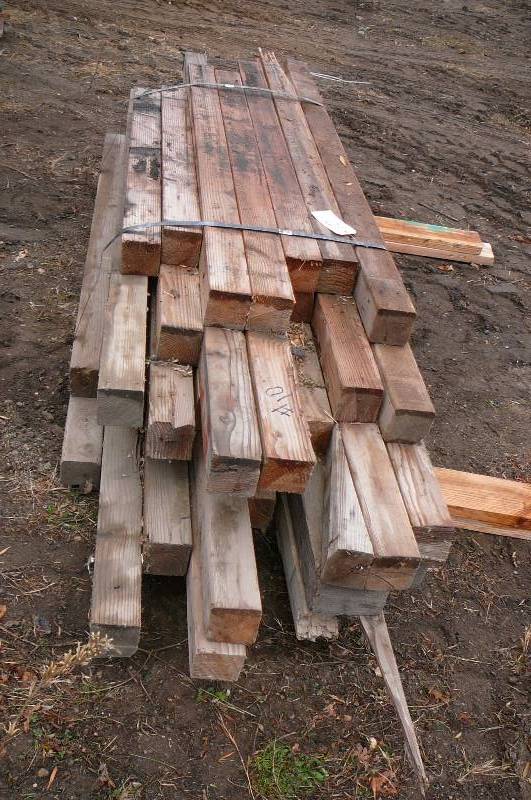 lot 10 image: 37 - 4x4 Spruce posts 4 - 8 Mixed