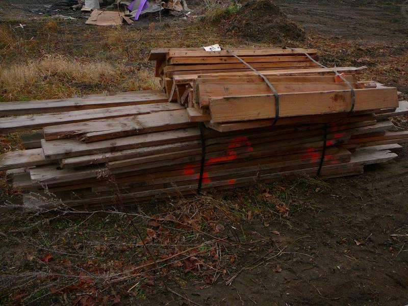 lot 16 image: Approximately 100 - 2x6 Spruce 4 -10 Mixed