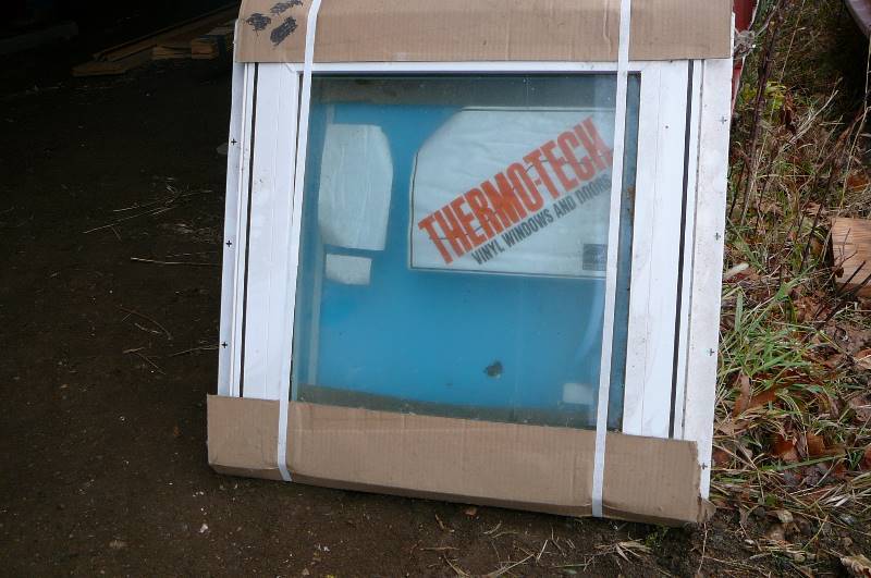 lot 72 image: 23 12 x 23 12 Fixed White Vinyl Thermo Pane