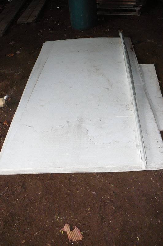 lot 93 image: 5 Sheets 4x8 White Milk board with Trim