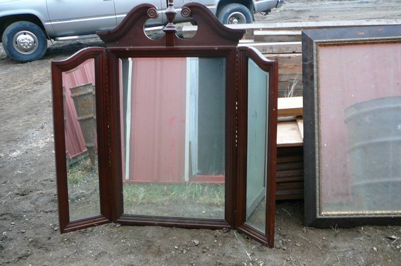 lot 99 image: 2 - Mirrors