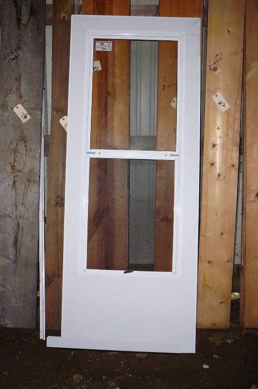 lot 105 image: 32 - New Larson Storm Door