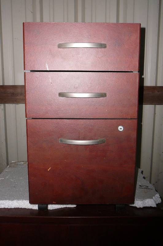 lot 116 image: 3 Drawer File Cabinet and 2 Door Office Cabinet