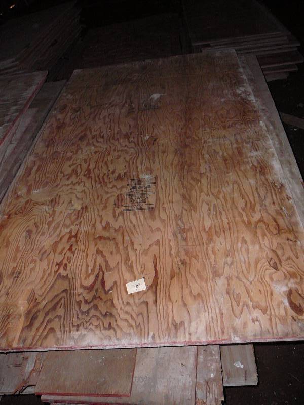 lot 128 image: Mixed sizes 34 Plywood Many full sheets