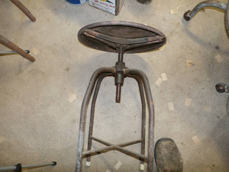 Adjustable (Screw) Stool