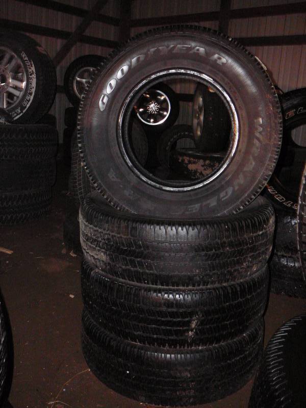 Tires Goodyear wrangler Sr-A 40% Tread