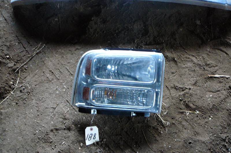 2007 Ford Super Duty Passenger Side head light