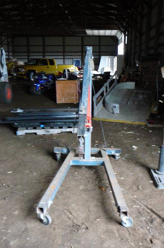 8 Ton Engine hoist  Bottom Jack mount is Damaged
