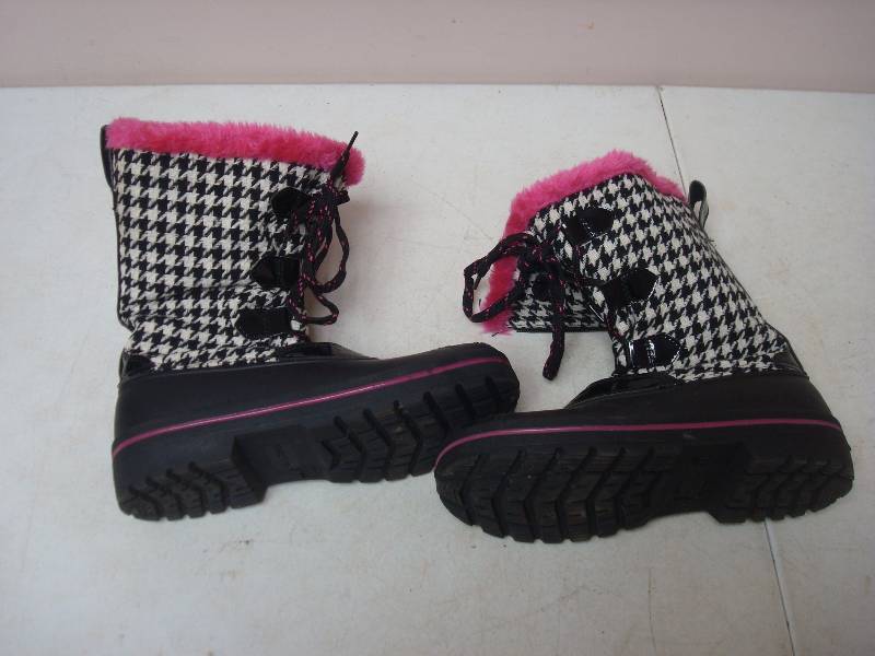 Pair Of Checker Snow Boots, Some Wear, Size 6