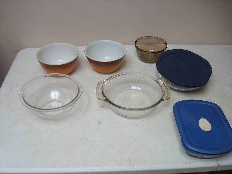 Lot Of Mixing Bowls, Some Pyrex