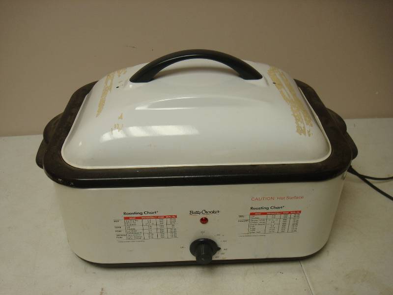 Betty Crocker Roaster, Heats Up, Used, Shows Wear