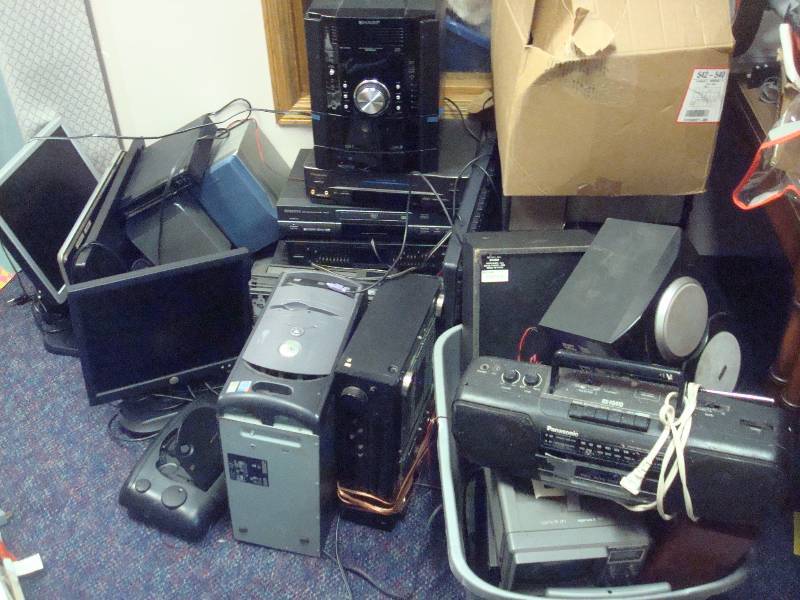 Huge Lot Of Electronics, Some Computers, Monitors, UNTESTED, Sold For Scrap