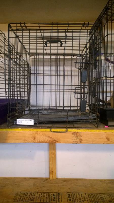 lot 41 image: Small Dog Kennel