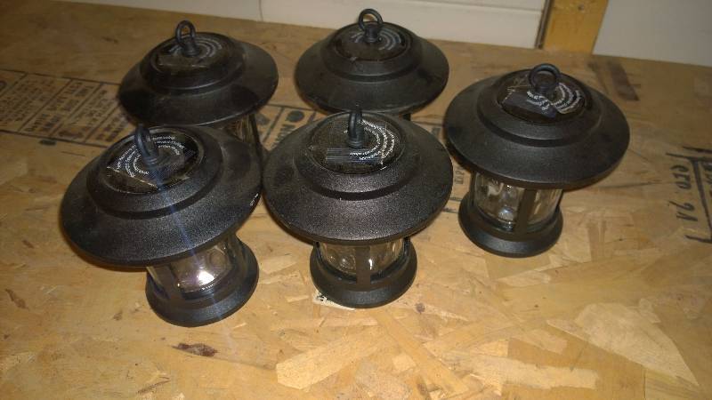lot 12 image: 5 Solar Powered Lanterns