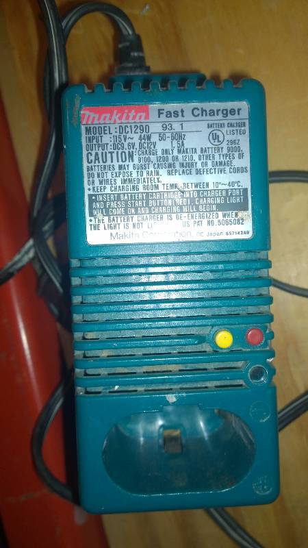 lot 20 image: Makita Fast Charger