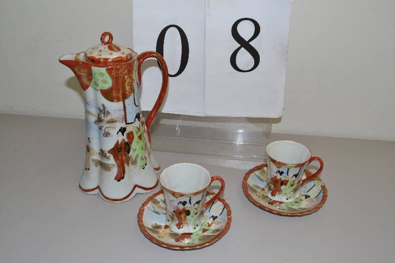lot 8 image: Tea pot, cups & saucers