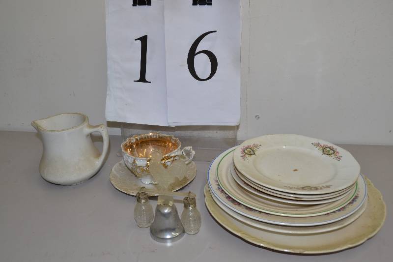 lot 16 image: Vintage dishes