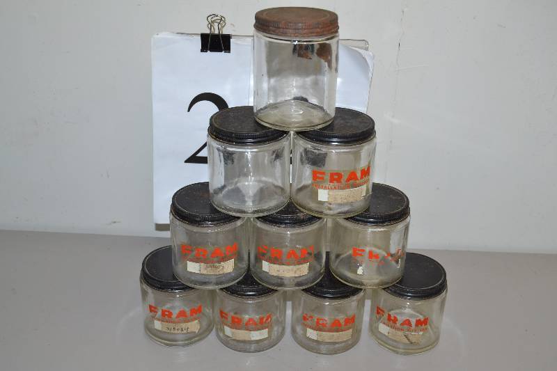 lot 22 image: Vintage jars