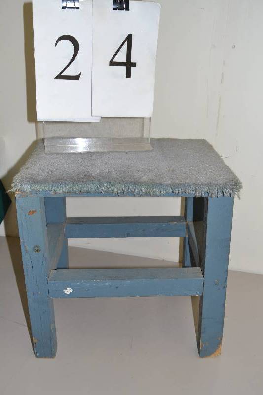 lot 24 image: stool