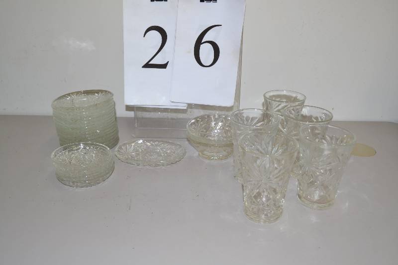 lot 26 image: Glassware