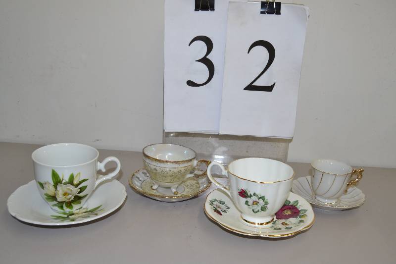 lot 32 image: Vintage Tea cups and Saucers
