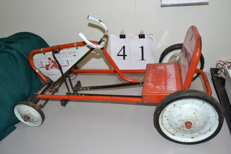 lot 41 image: AMF Scat Pedal Car