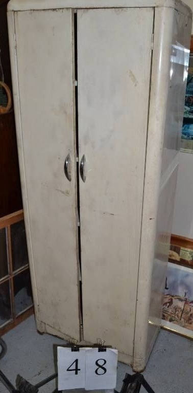 lot 48 image: metal cabinet