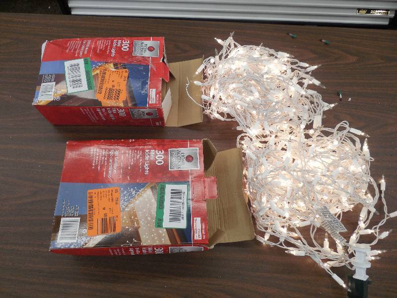600 MINI ICICLE LIGHTS 26 FEET 6 INCHES