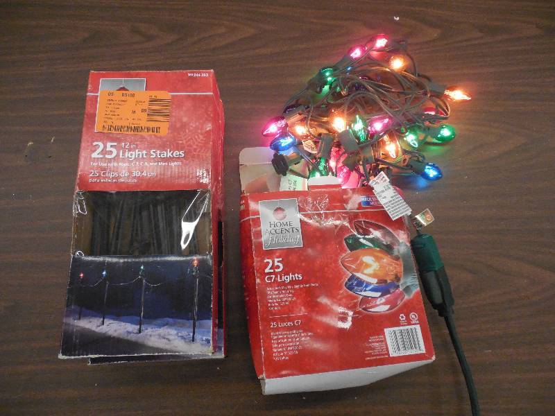 PACK OF 25 C7 BULB LIGHTS AND LIGHT STAKES