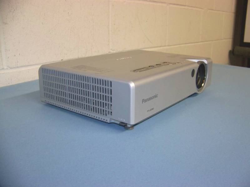 lot 24 image: Panasonic, PT-LB30U, LCD Projector