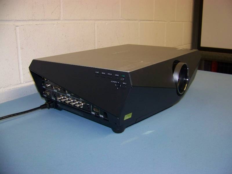 lot 21 image: Sony, VPL-FE40, LCD Projector