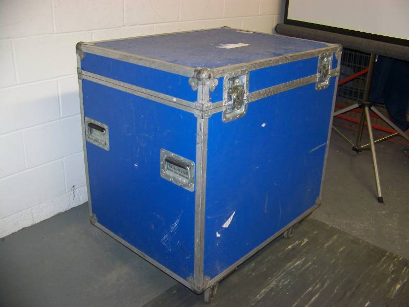 lot 90 image: Star Case, ATA Rated, Hard-Sided, Padded Inside, Travel Case on Wheels
