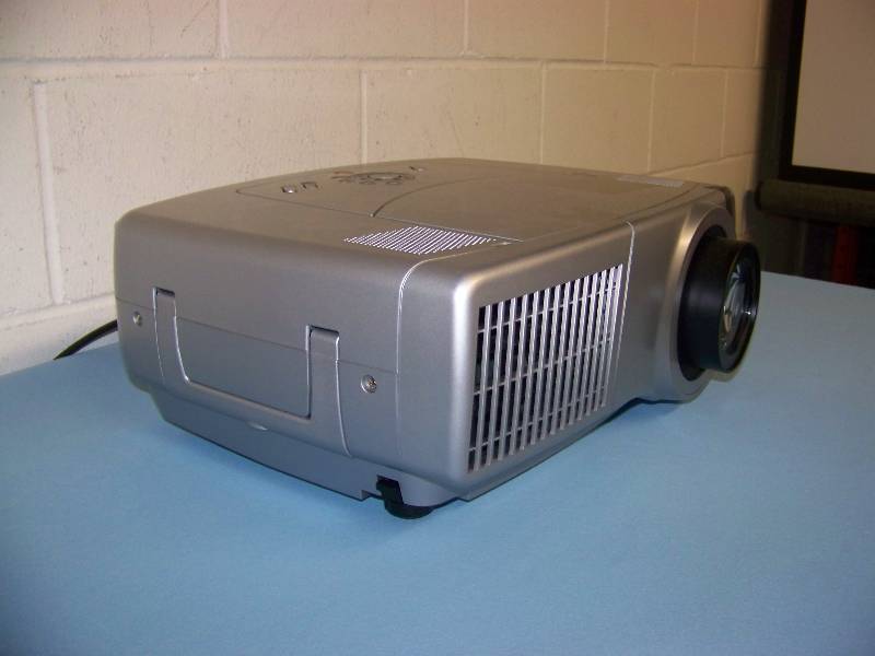 lot 15 image: Hitachi, CP-X1250, LCD Projector