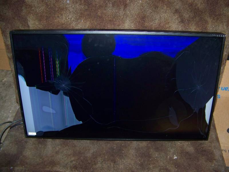 lot 104 image: (3) 40, Samsung, LCD, Monitors  Displays for PARTS  REPAIR