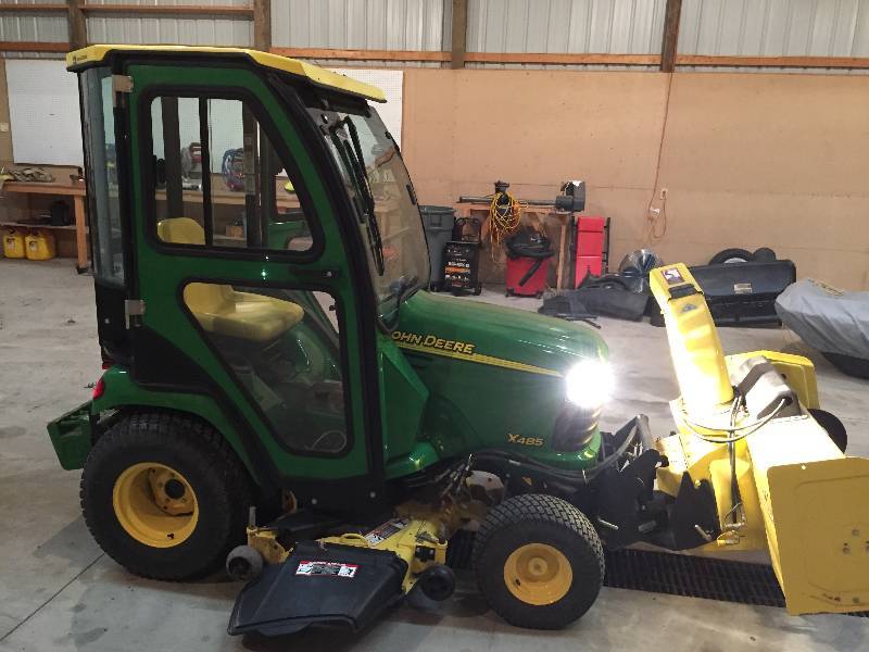 lot 1 image: 2006 John Deere X485 with cab, snowblower and weight kit.