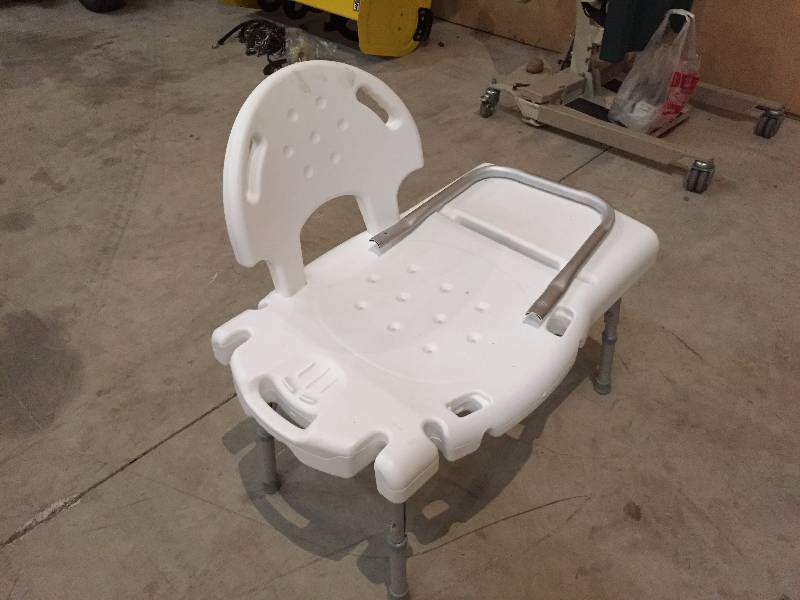 lot 6 image: Shower Chair