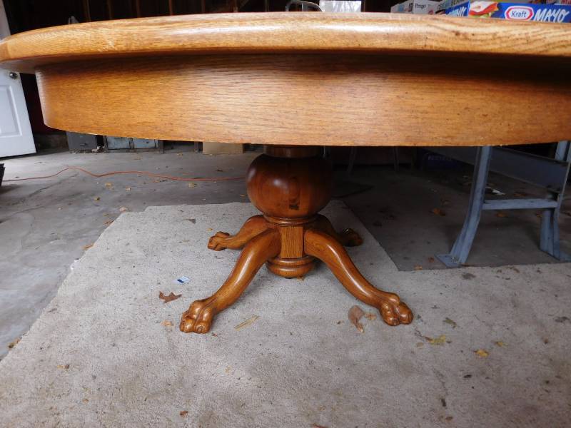 lot 1 image: Vintage 40 year old beautiful Oak Lion Paw Dining Room Table Two leaves