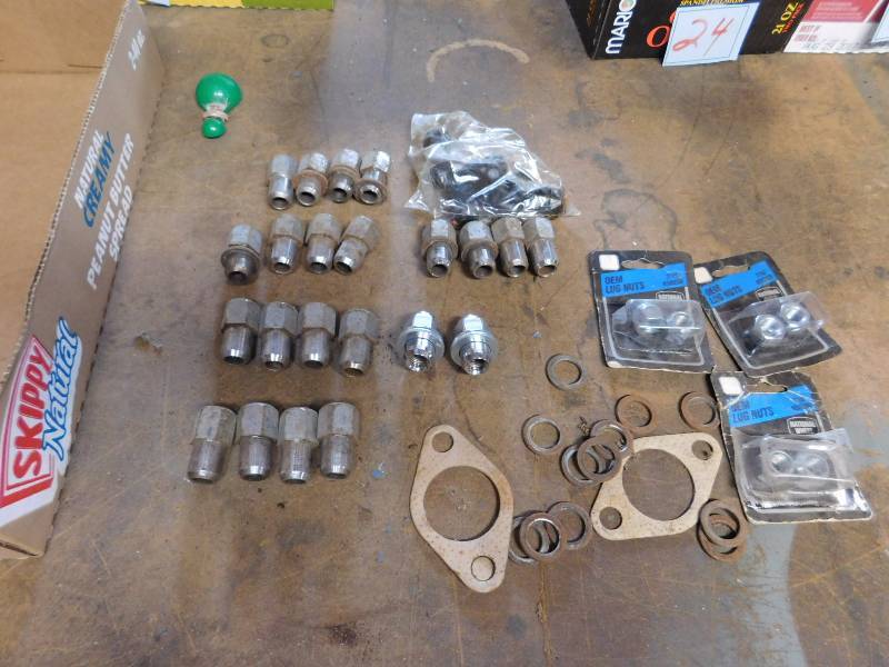 lot 22 image: large lot of lug nuts