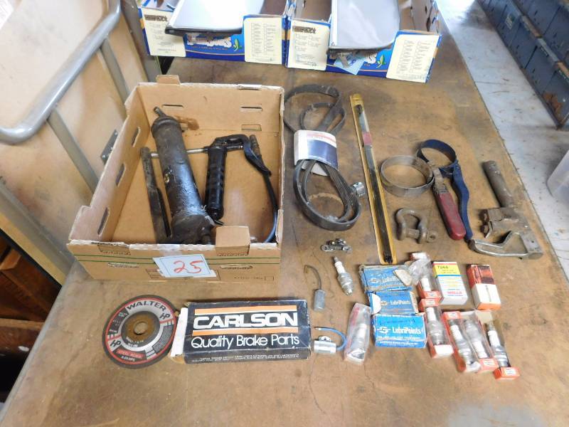 lot 25 image: lot of misc automotive maintenance care items see photos